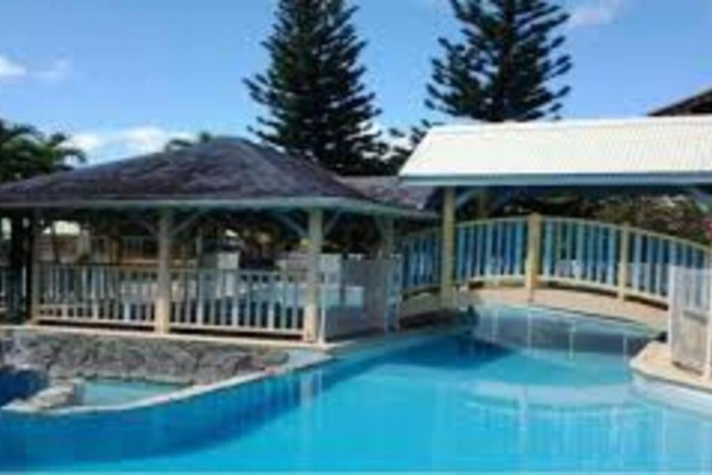 Appartement Ker-Eol Residence Canouan Sainte-Anne Avec Piscine Екстериор снимка